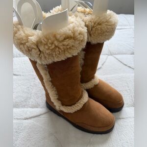 VINTAGE New Zealand Made Ugg Sundance II Tall Chesnut Shearling-Lined Boots 7